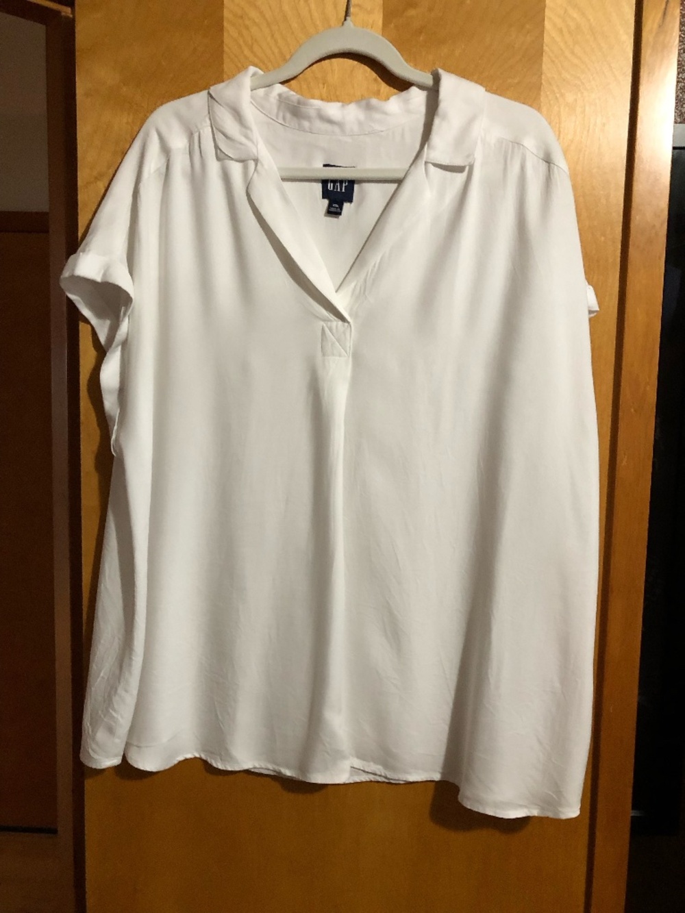 Gap white sleeveless tee shirt